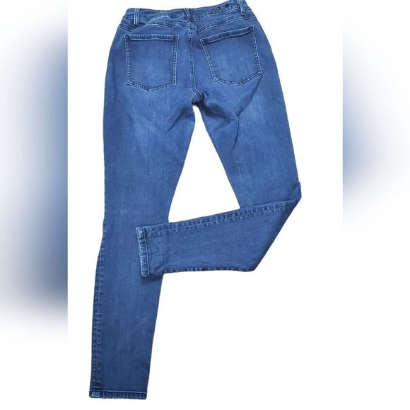 CAbi Curvy Skinny Jeans 3194 - Picture 3 of 9